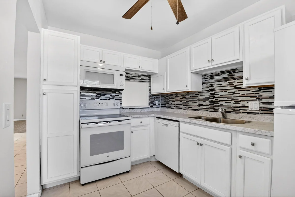 201 Oxford, West Palm Beach: photo 1 of 45