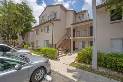 14018 SW 91st Ter, Miami: photo 1 of 36
