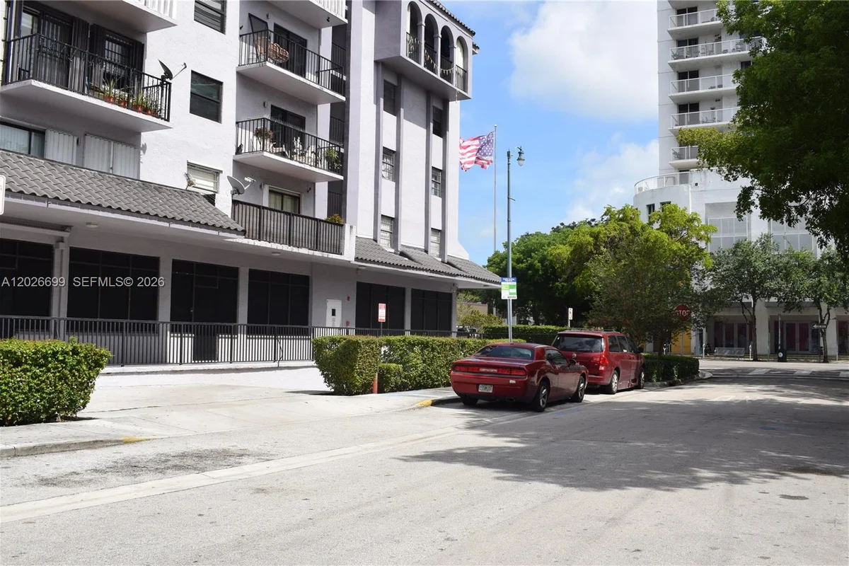 777 SW 9th Ave #420, Miami: photo 1 of 34