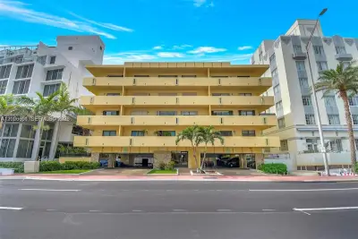 2924 Collins Ave #301, Miami Beach: photo 1 of 8