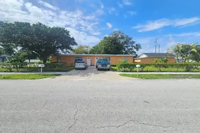 800 NW 1st St, Delray Beach: photo 1 of 6