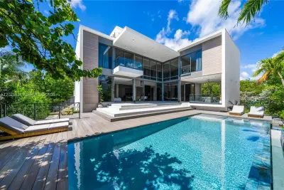 571 Glenridge Rd, Key Biscayne: photo 1 of 45