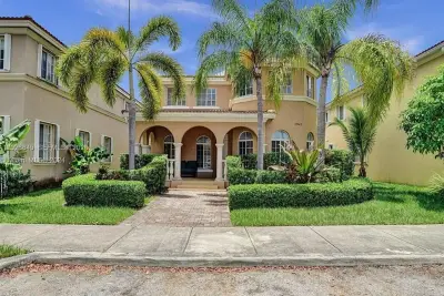27562 SW 139th Pl, Homestead: photo 1 of 5