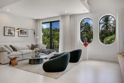 10659 NE Quaybridge Ct #C5, Miami: photo 1 of 40