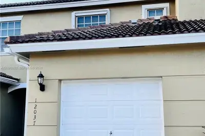 12037 SW 5th Ct, Pembroke Pines: photo 1 of 6