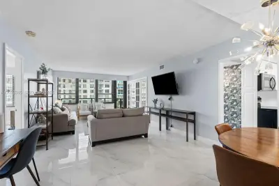 5225 Collins Ave #1509, Miami Beach: photo 1 of 26