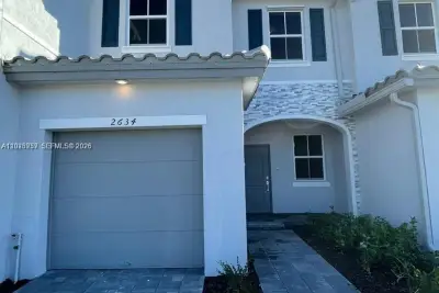 2634 SE 11th Ct, Homestead: photo 1 of 19