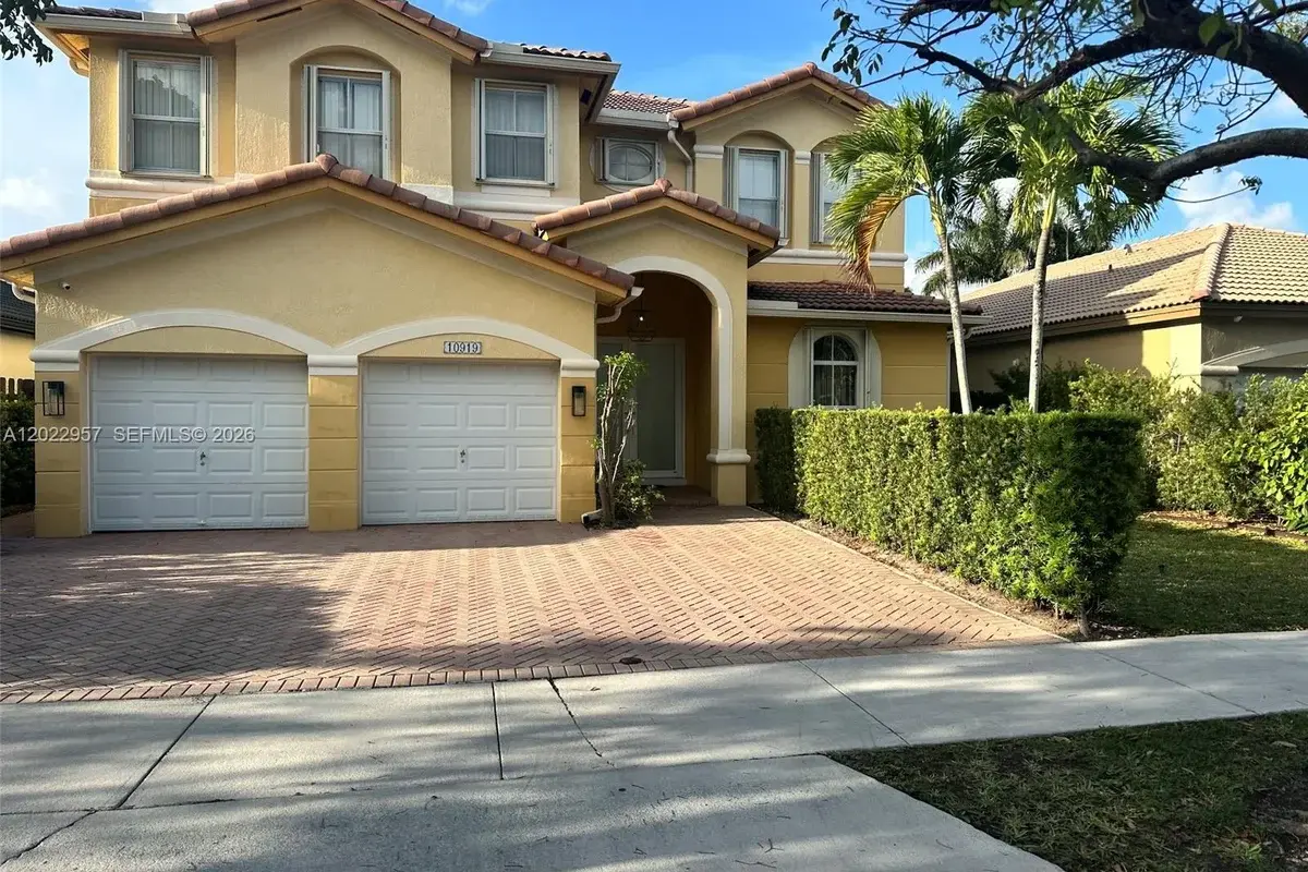10919 NW 80th Ln, Doral: photo 1 of 18