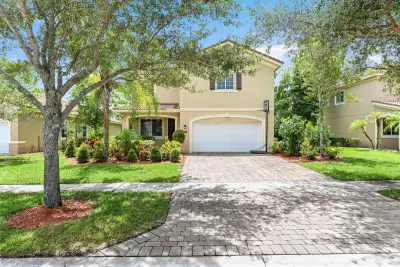 6819 Osage Cir, West Palm Beach: photo 1 of 34