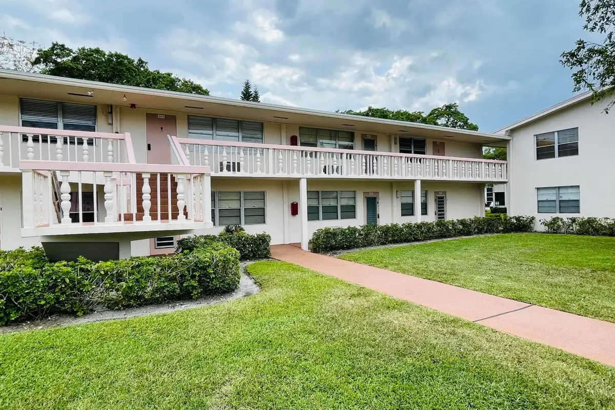 333 Farnham P, Deerfield Beach: photo 1 of 23