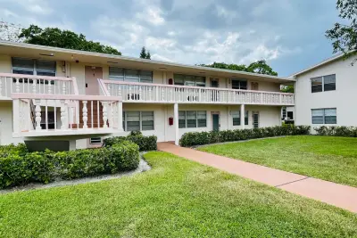 333 Farnham P, Deerfield Beach: photo 1 of 23