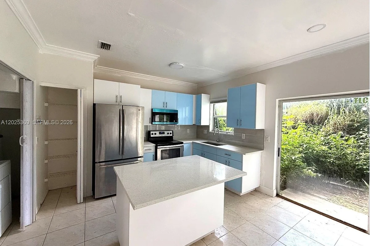 1512 SE 31st Ct, Homestead: photo 1 of 13