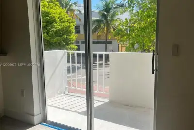 240 Collins Ave #2B, Miami Beach: photo 1 of 15
