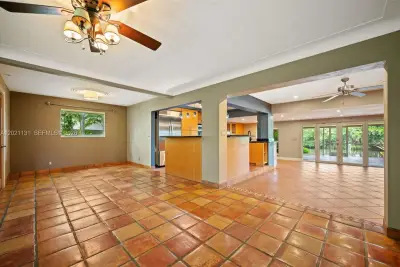 4512 SW 37th Ave, Dania Beach: photo 1 of 40