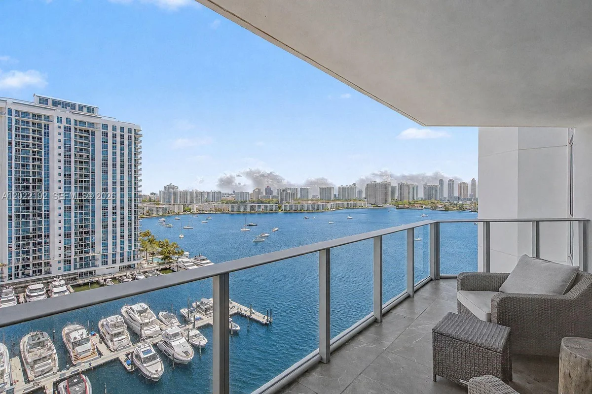 17111 Biscayne Blvd #1405/07, North Miami Beach: photo 1 of 37