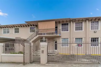 1313 SW 24th Ave, Miami: photo 1 of 83