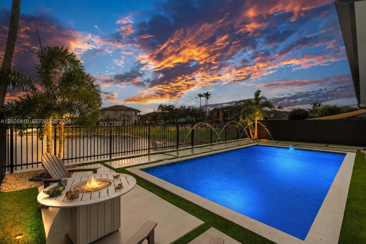 1680 SW 154th Path, Miami: photo 1 of 48