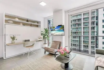 227 NE 2nd St #2611, Miami: photo 1 of 14