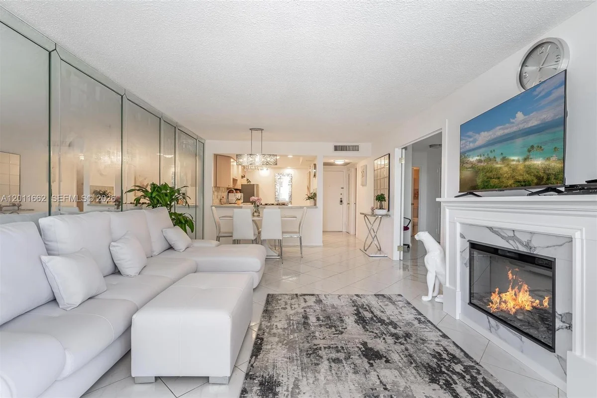 Condo in Hallandale Beach: photo 1 of 33