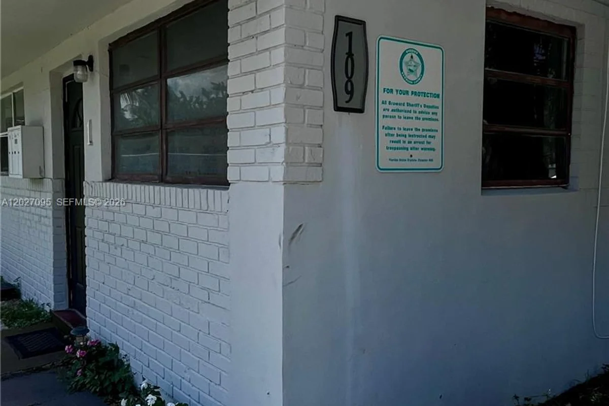 109 NW 14th Way #3, Dania Beach: photo 1 of 7