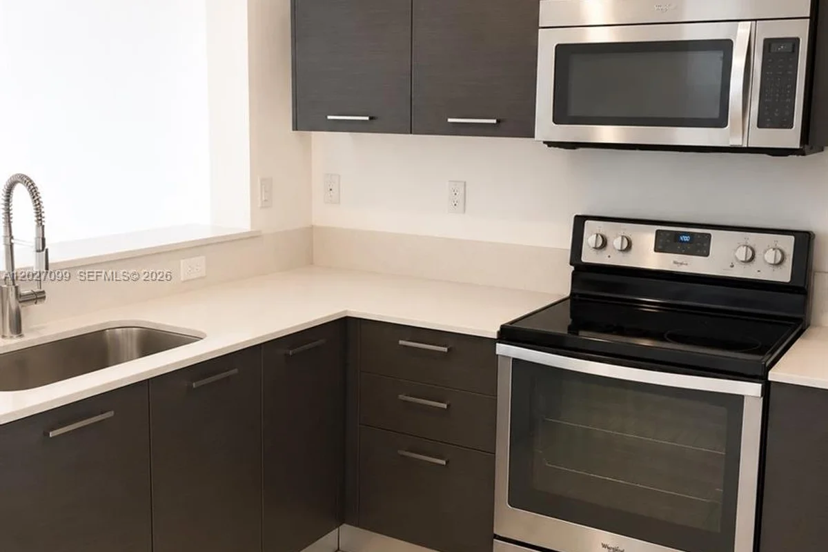 1370 NW 34th Way, Lauderhill: photo 1 of 10