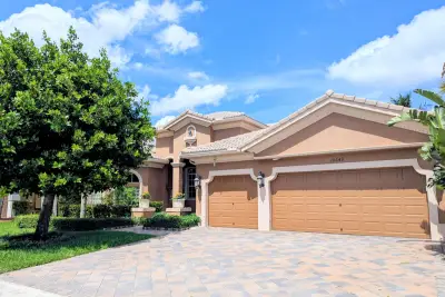 10640 Oak Meadow Ln, Lake Worth: photo 1 of 78