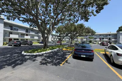 8405 NW 61st St #D305, Tamarac: photo 1 of 11