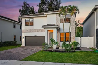 18452 Glenstone St, Jupiter: photo 1 of 48
