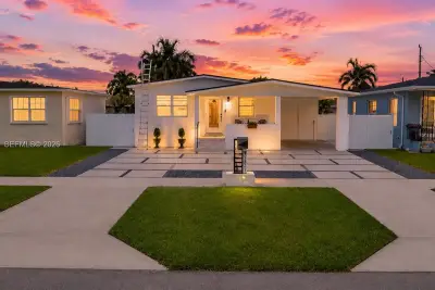 6748 SW 38th St, Miami: photo 1 of 23