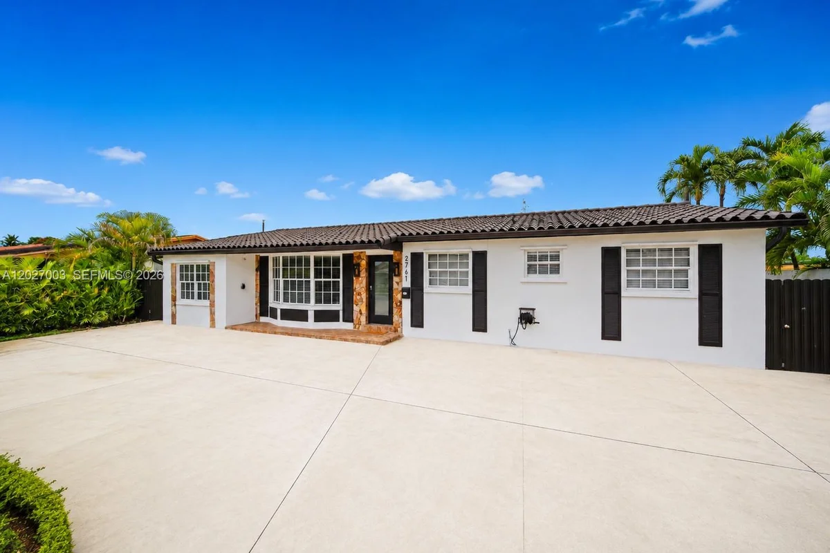2761 SW 92nd Pl, Miami: photo 1 of 37