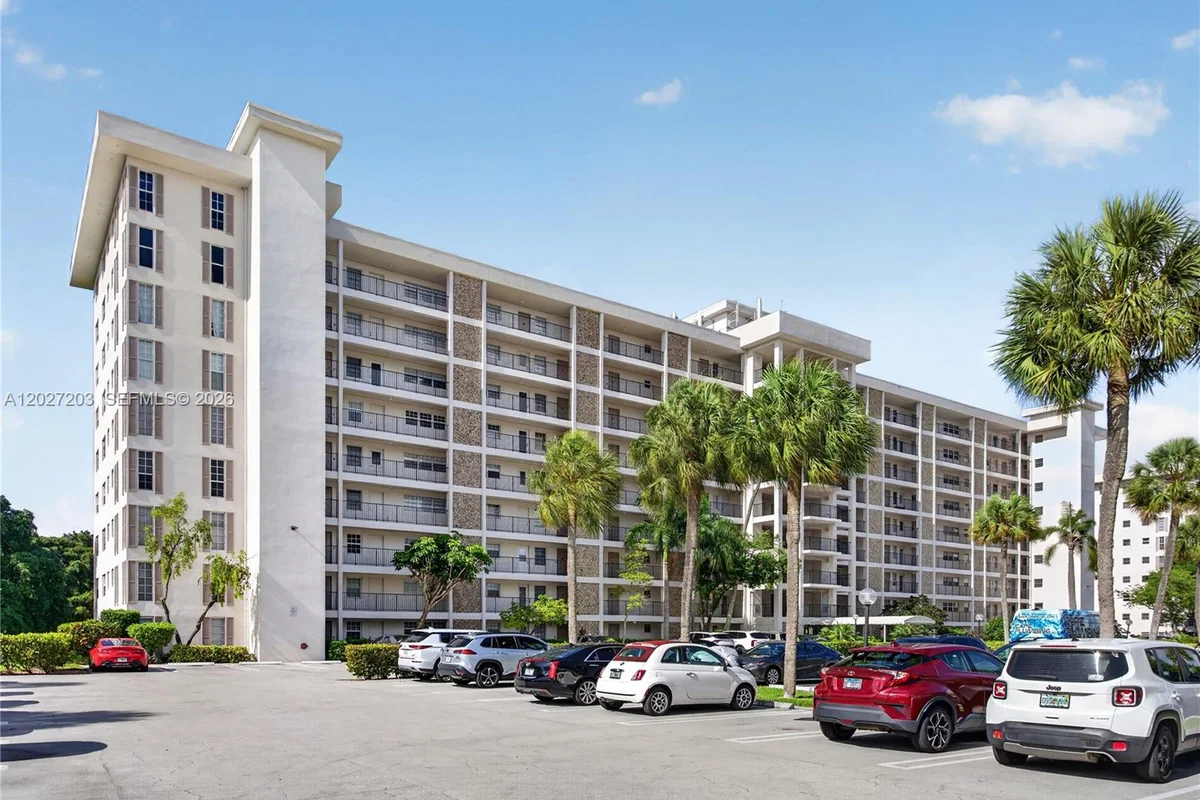 Condo in Pompano Beach: photo 1 of 54