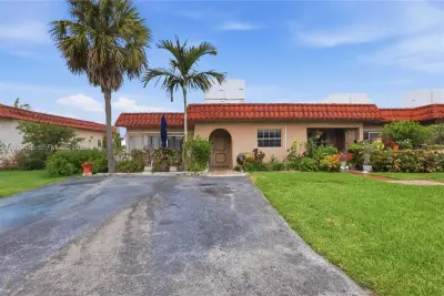 2321 SW 81st Ter #5, North Lauderdale: photo 1 of 42