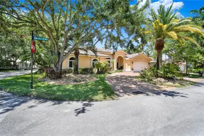9563 SW 123rd Ter, Miami: photo 1 of 56