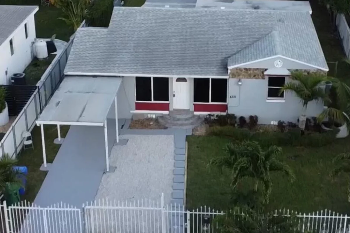 4315 NW 11th Ct, Miami: photo 1 of 15