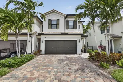 8347 Cadre Noir Rd, Lake Worth: photo 1 of 34