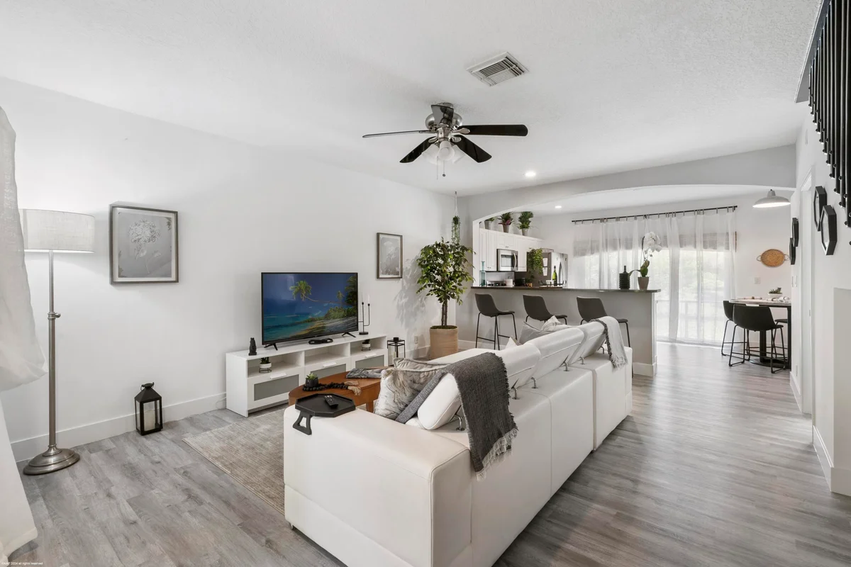 1543 Westchester Ave, Wellington: photo 1 of 13
