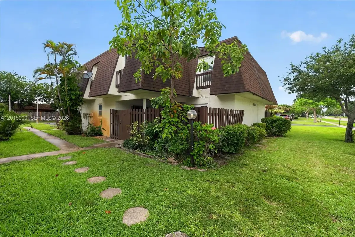 7913 Tam Oshanter Blvd, North Lauderdale: photo 1 of 36