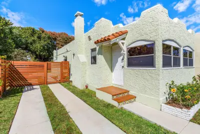 921 S M St, Lake Worth Beach: photo 1 of 63