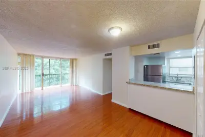 8860 Fontainebleau Blvd #405, Miami: photo 1 of 21