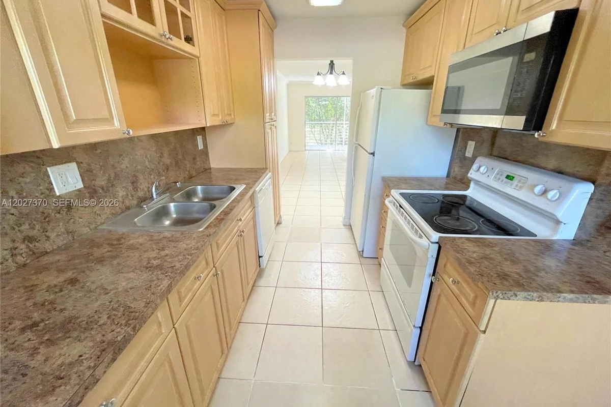 8450 Lagos De Campo Blvd #206, Tamarac: photo 1 of 14