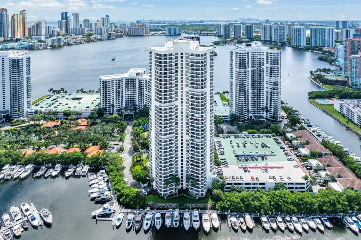 3500 Mystic Pointe Dr, Aventura: photo 1 of 58
