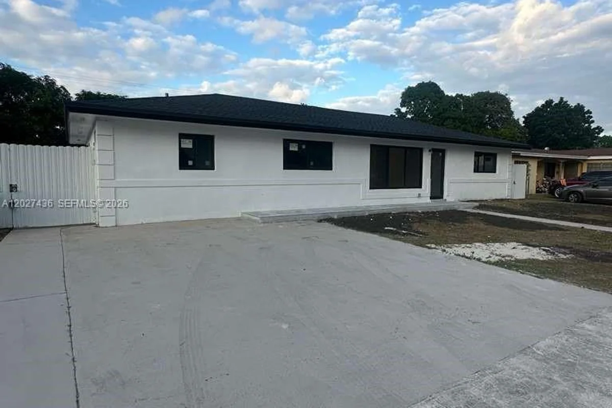 2041 NW 190th Ter, Miami Gardens: photo 1 of 22