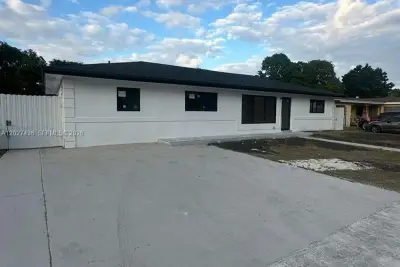 2041 NW 190th Ter, Miami Gardens: photo 1 of 22