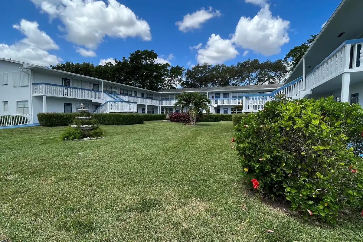 119 E Westbury E, Deerfield Beach: photo 1 of 11
