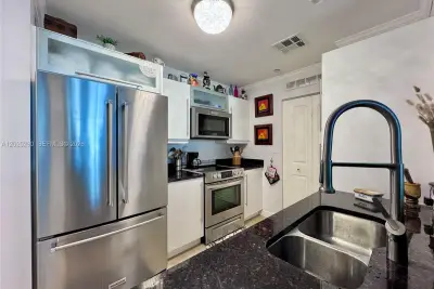 7355 SW 89th St #423N, Miami: photo 1 of 33