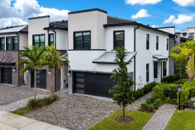 8358 NW 7th Pl, Plantation: photo 1 of 31