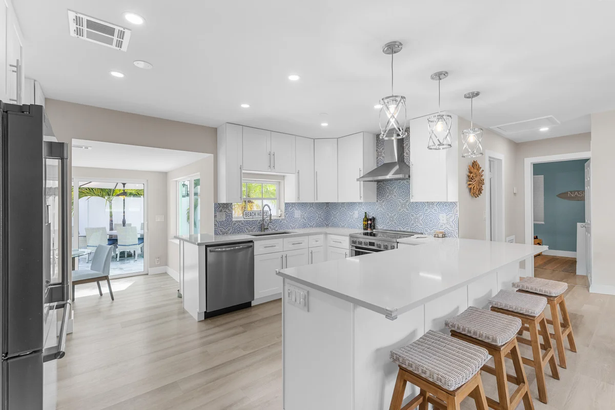 612 SE 10th Ave, Deerfield Beach: photo 1 of 27