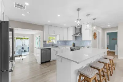 612 SE 10th Ave, Deerfield Beach: photo 1 of 27