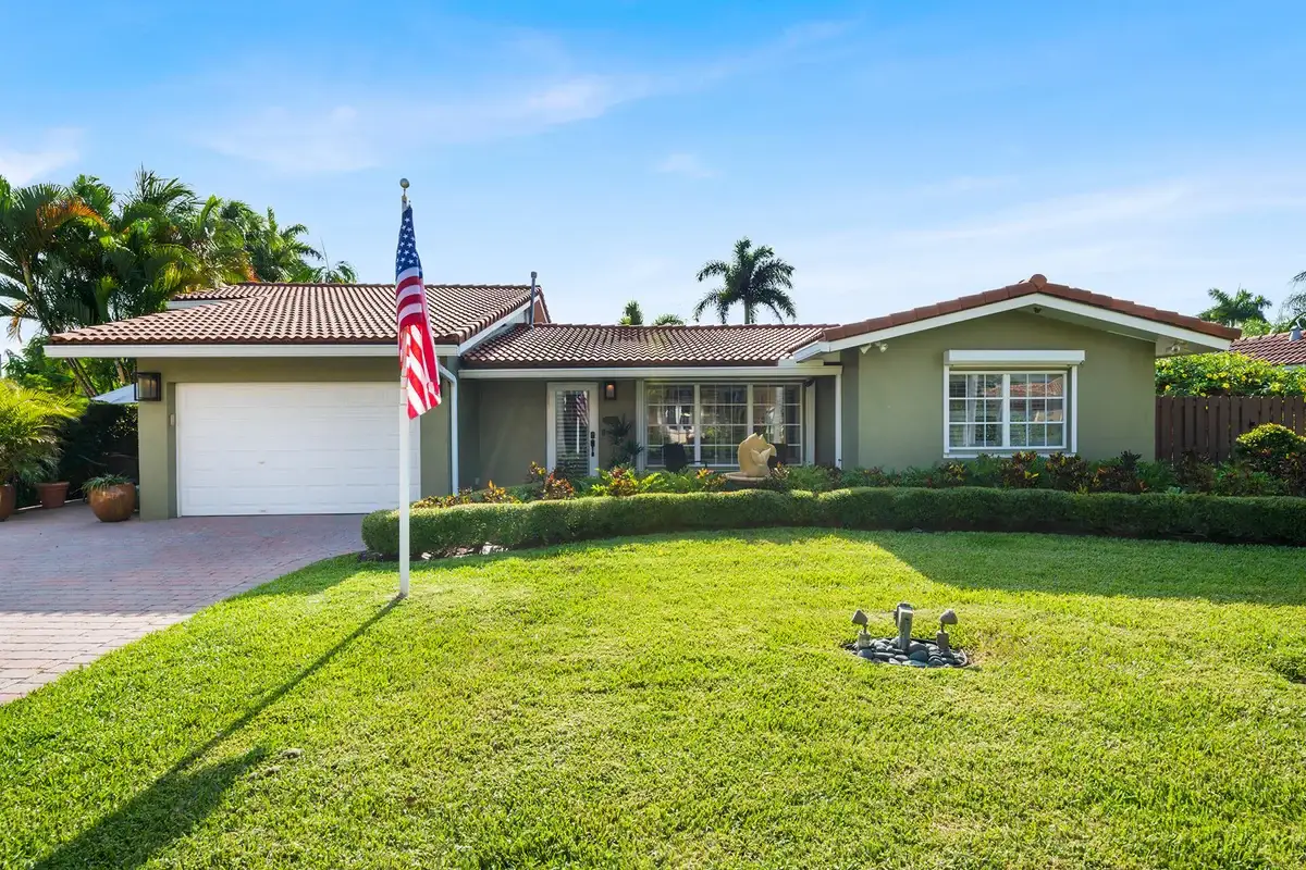 1755 E Terra Mar Dr, Lauderdale-by-the-Sea: photo 1 of 48