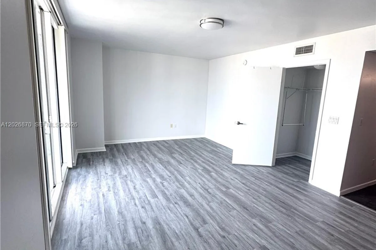 50 Biscayne Blvd #3303, Miami: photo 1 of 44